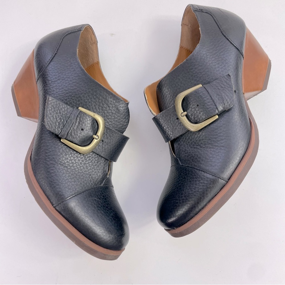 Korks by Kork-Ease Nanda‎ Big Buckle Black Leather Pilgrim Pumps